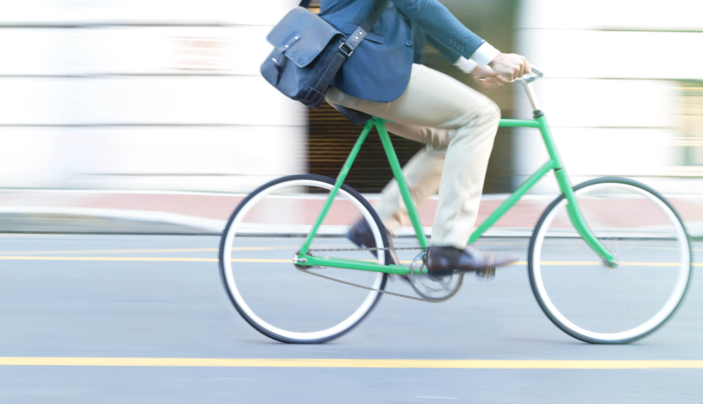 Investor LYNX na zelenom bicykli